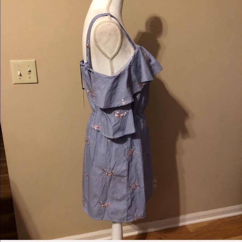 Romeo & Juliet Couture Cold Shoulder Dress - Picture 4 of 7